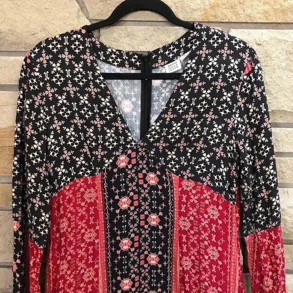 SOMEDAYS LOVING Burn in Love Black and Red Print Bell Sleeve Midi Dress Medium - Picture 5 of 11